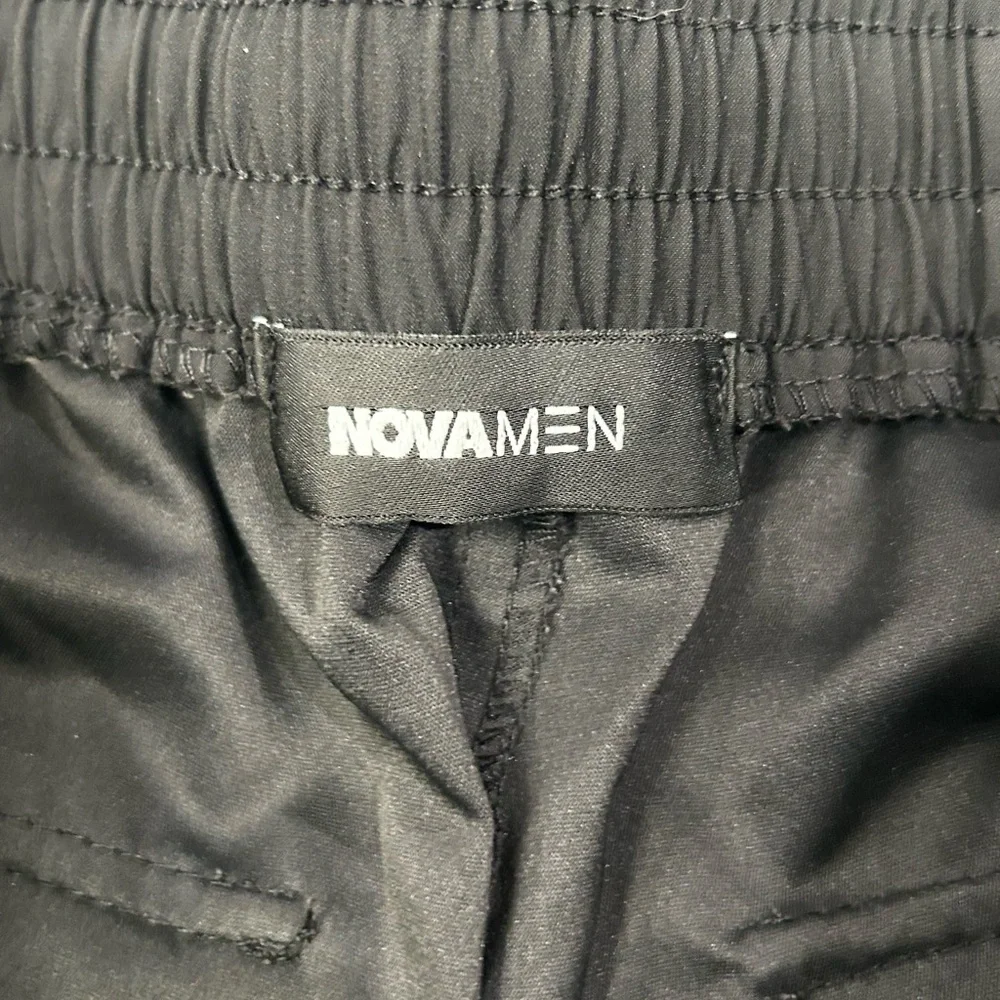 Nova Men’s Silver Zippered 7‎ Pocket Black Cargo Shorts 30x9” Drawstring